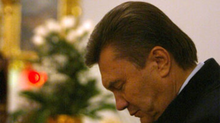 Янукович помолился перед иконой Богородицы