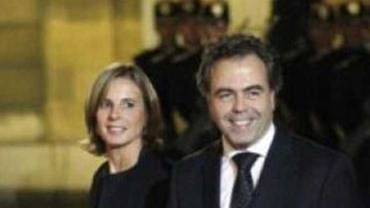 Жена министра образования Франции покончила с собой