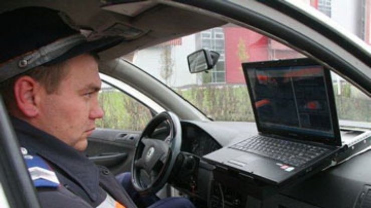 Автомобили ГАИ оборудуют видеорегистраторами за 35 тысяч гривен