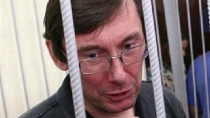 Адвокат: На оглашение материалов дела Луценко уйдет не менее недели