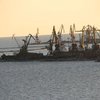 Крупнейший украинский порт приостановил работу из-за погодных условий