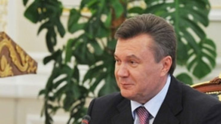 Янукович пообещал врачам рост зарплат на 30%