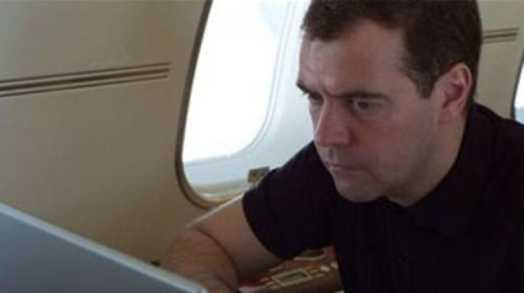 Спамеры атаковали Facebook Медведева