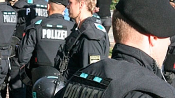 В Германии полицейским разрешили носить шапки