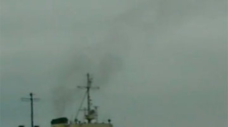 С горящего в Азовском море сухогруза эвакуировали почти весь экипаж