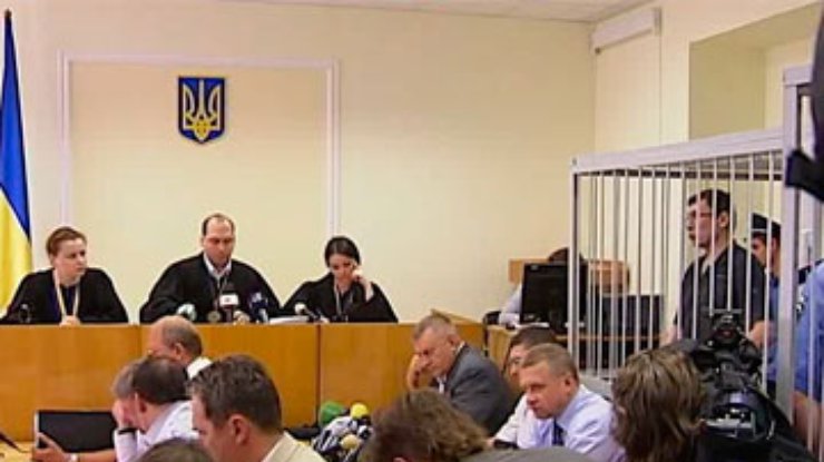 Судья Вовк завершил допрос Луценко