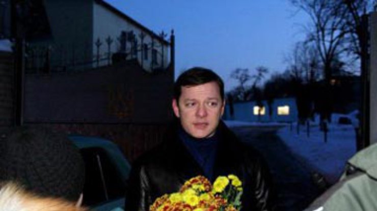 Ляшко пришел в СИЗО к Тимошенко с цветами, но его не пустили