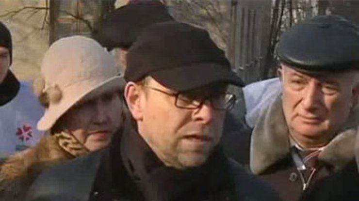 Власенко боится провокаций при осмотре Тимошенко иностранцами