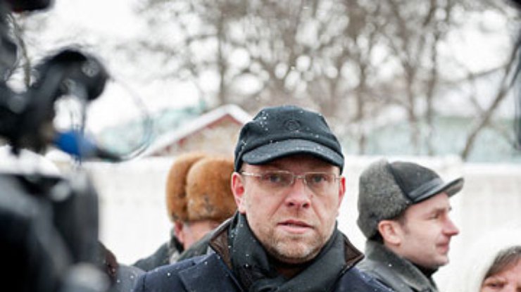 Власенко рассказал, как прорывался к Тимошенко под угрозой стрельбы