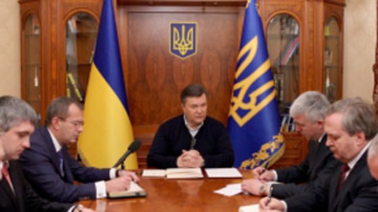Янукович обсудил с Клюевым, Саламатиным и Заманой модернизацию армии