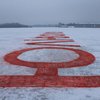 Крупная надпись "Юлі - волю" появилась на льду замерзшего Днепра