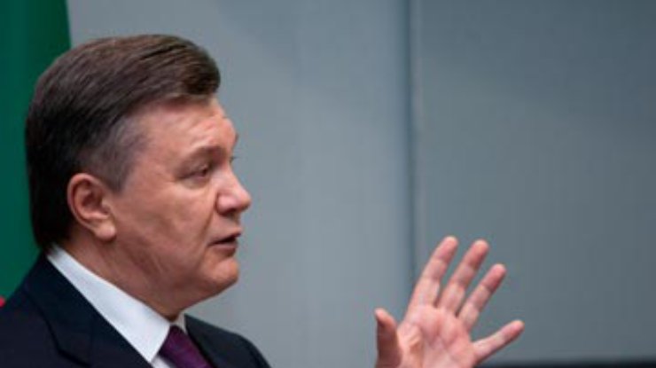 Янукович губернаторам: Не нужно ждать, когда петух клюнет в одно место