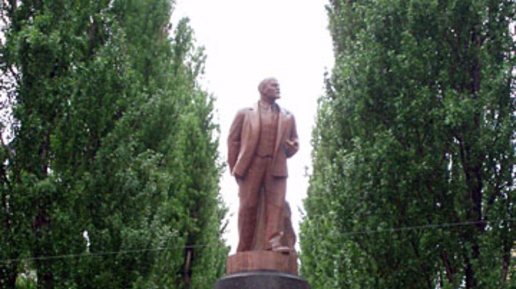 В Киевсовете не хотят принятия памятника Ленину на баланс Киева