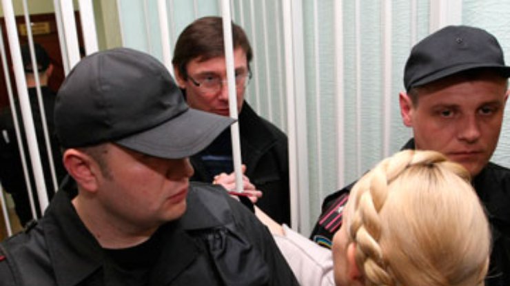 Тимошенко поблагодарила Луценко за мужество
