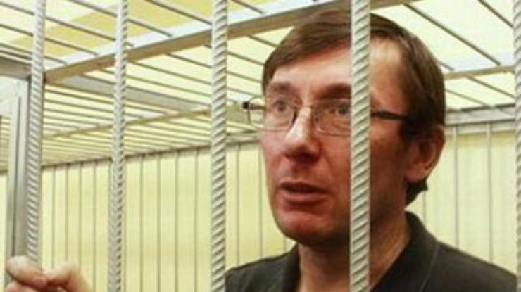 Адвокат Луценко опасается за жизнь экс-министра