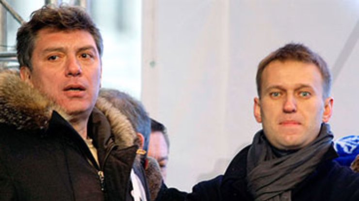 Немцова и Навального ждут утром в полиции