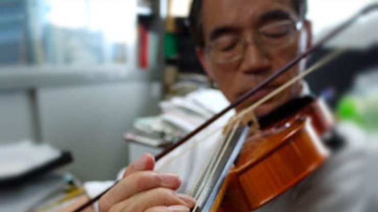 Ученый создал из паутины скрипичные струны