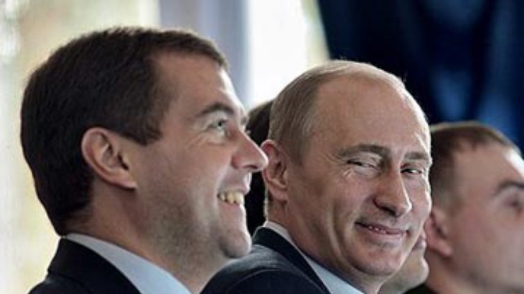 Медведев поздравил Путина с победой на выборах