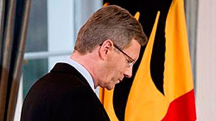 Экс-президент Германии уходит под звук вувузел