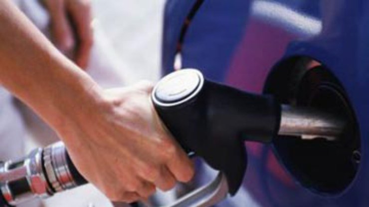У Азарова задались целью обеспечить стабильные цены на бензин