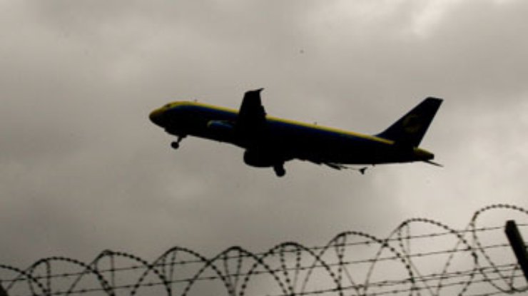 В Борисполе могут массово отменить авиарейсы из-за долгов компаний
