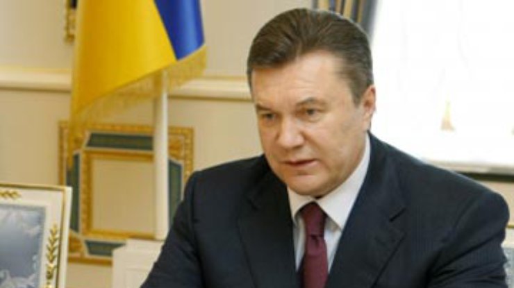 Янукович призвал ПР игнорировать спекуляции на раскалывающих общество проблемах