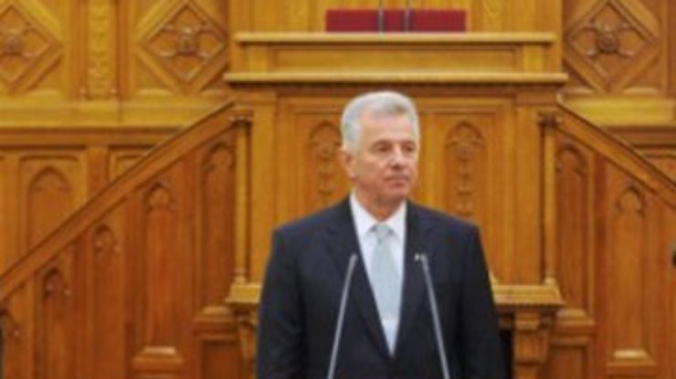 Президента Венгрии за плагиат лишили докторской степени