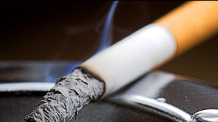 Раде пригрозили судом за запрет курения в общественных местах