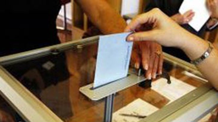 Треть французов не собираются голосовать на президентских выборах