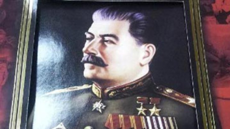 В России продают тетради с изображением Сталина