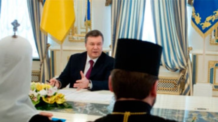 Янукович рассказал духовным лидерам, когда сможет помиловать Тимошенко