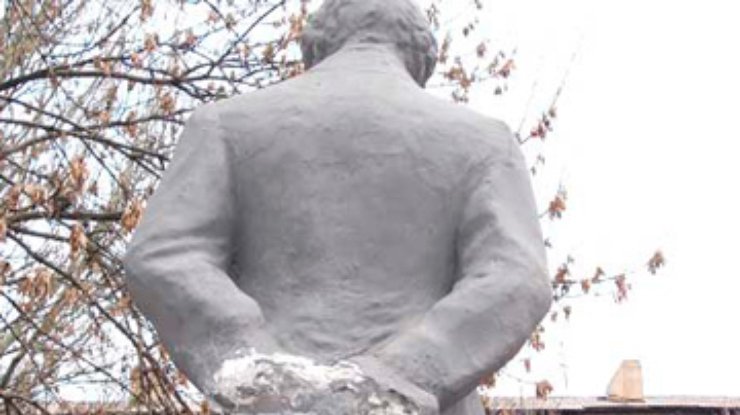 В Донецке памятник Пушкину лишился рук