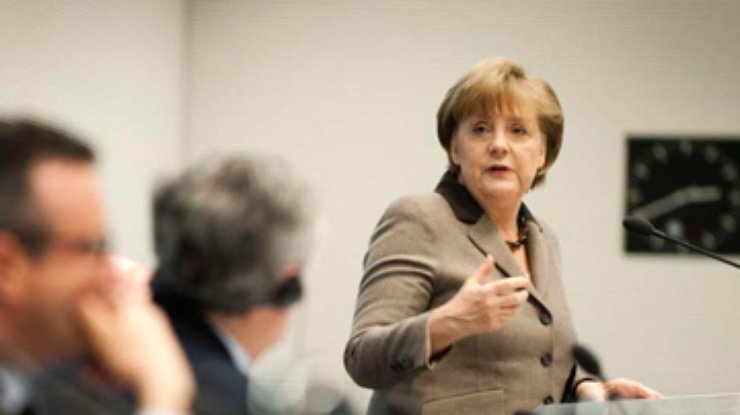 Меркель думает над бойкотом Евро в Украине - Spiegel