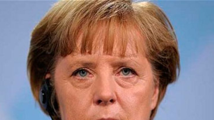 Меркель еще подумает о визите в Украину