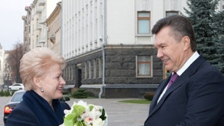 Янукович уговорил президента Литвы приехать в Ялту