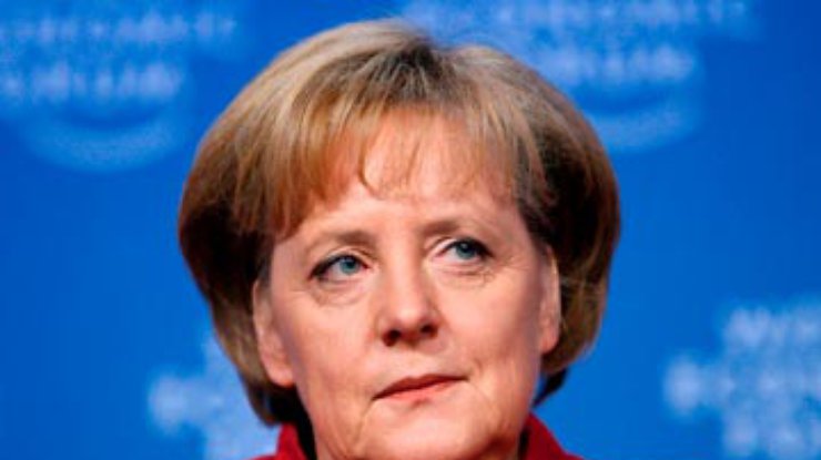 Меркель не приедет на групповые матчи Евро
