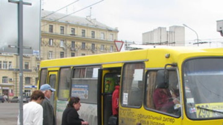 В Харькове осужден водитель, который выставил льготницу из маршрутки