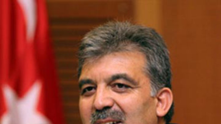Турецкий суд оставил Гюля на посту президента до 2014 года