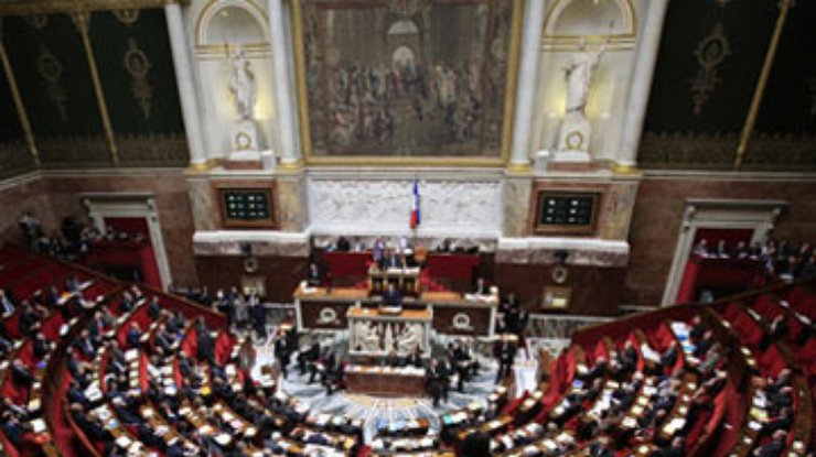 Во Франции социалисты получили абсолютное большинство мест в парламенте