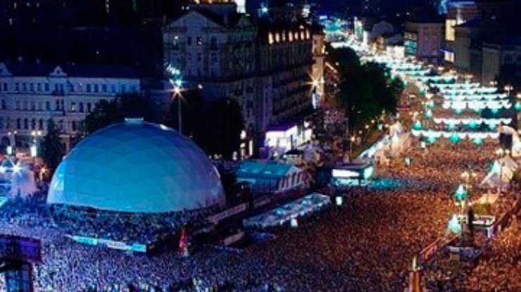 Концерт Элтона Джона и Queen в Киеве пришли посмотреть 100 тысяч человек