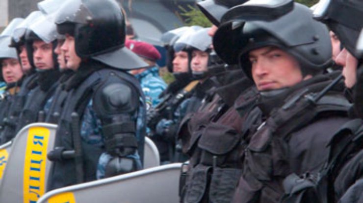 Бойцов "Беркута" травили газом под Украинским домом - милиция