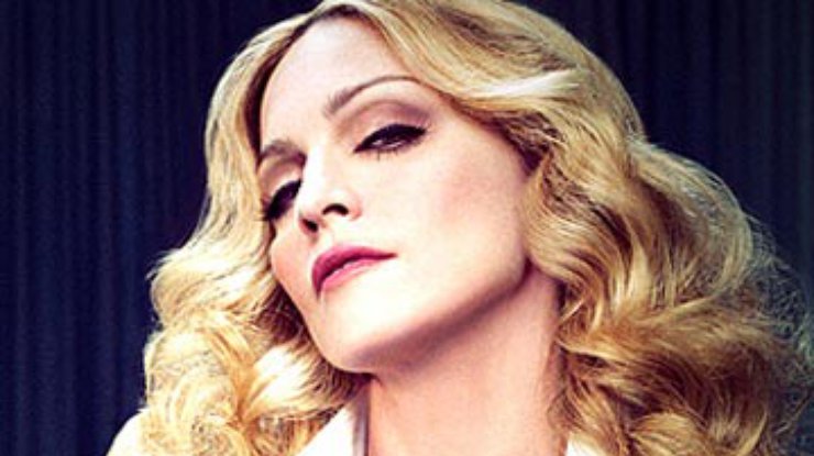 Мадонну освистали и забросали мусором на концерте в Париже