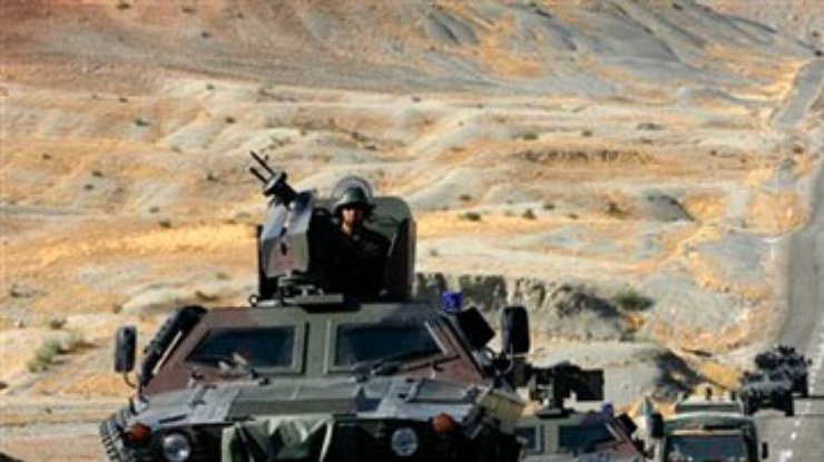 Турция стягивает войска к сирийской границе