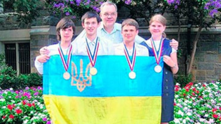 На международной олимпиаде по химии украинские школьники вошли в десятку сильнейших
