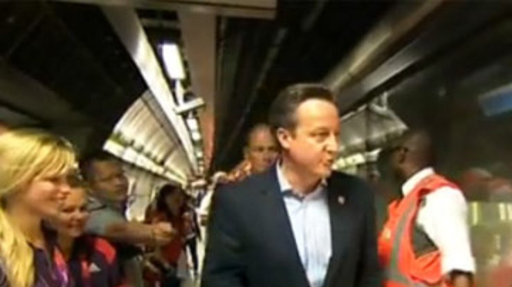 Премьер Великобритании ездит в Олимпийский парк на метро