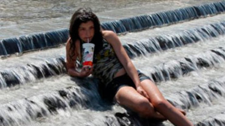 Минздрав призывает украинцев пить воду даже без жажды