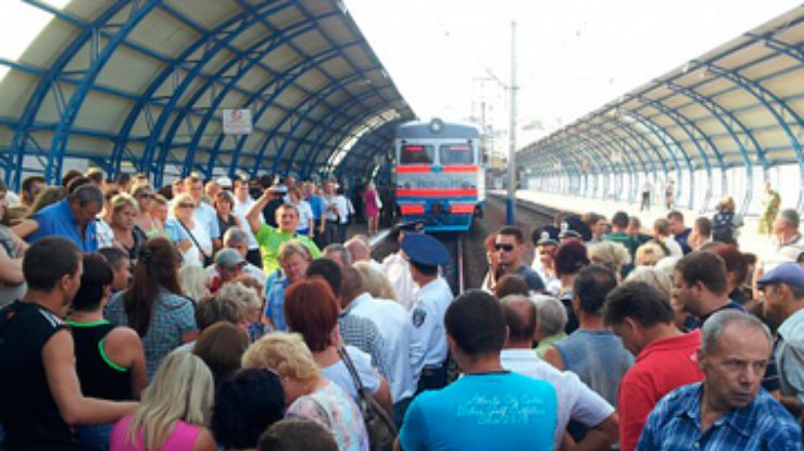 В Харькове пассажиры устроили митинг на железнодорожных путях