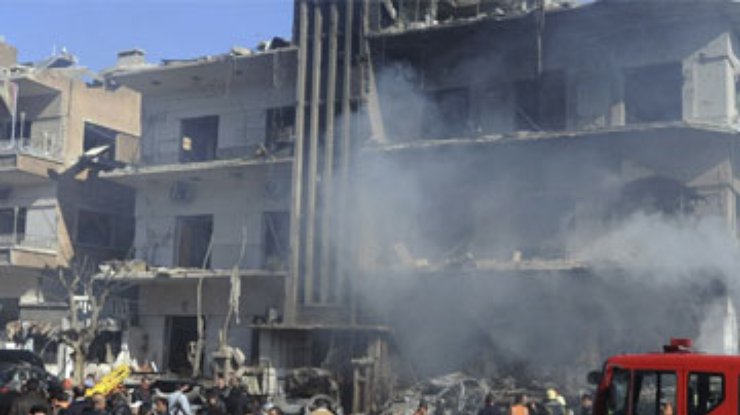 В Дамаске неизвестные взорвали бомбу и открыли огонь по людям