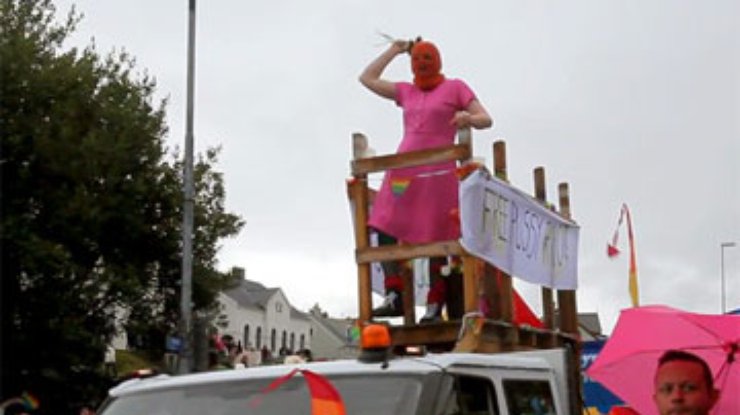 Мэр столицы Исландии проехался по городу в костюме Pussy Riot