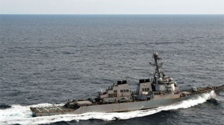 Эсминец США столкнулся с панамским танкером